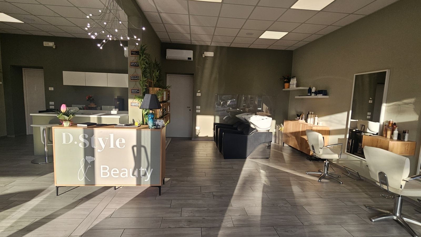 L'interno luminoso del salone D.Style Beauty